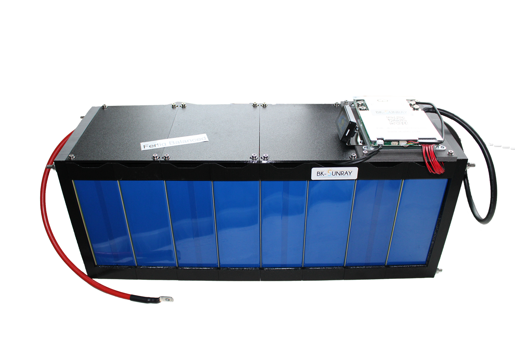 Automatisierter Solarspeicher mit Laderegler und Einspeisung